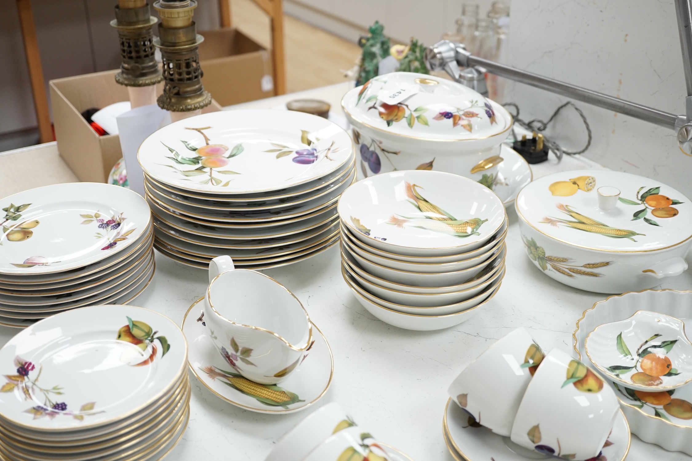A Worcester ‘Evesham’ dinner and tea service